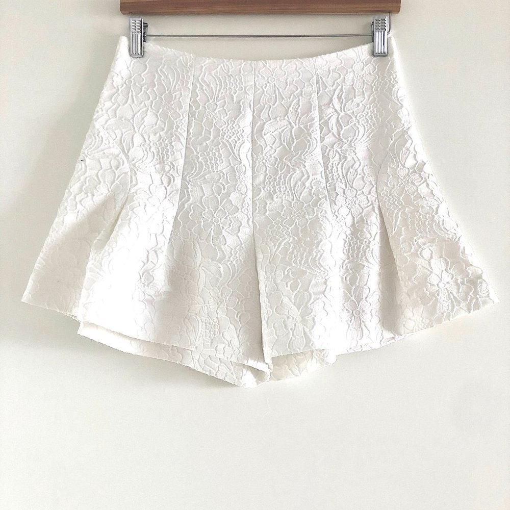 Veronica Beard White Floral Pattern Flare Shorts